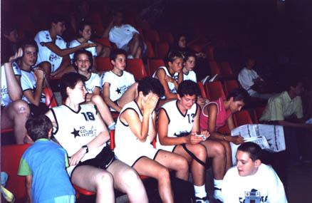 Comensetribuna.jpg (35401 bytes)